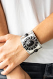 Paparazzi Bracelet - Room To Roam - Black Stone Flower