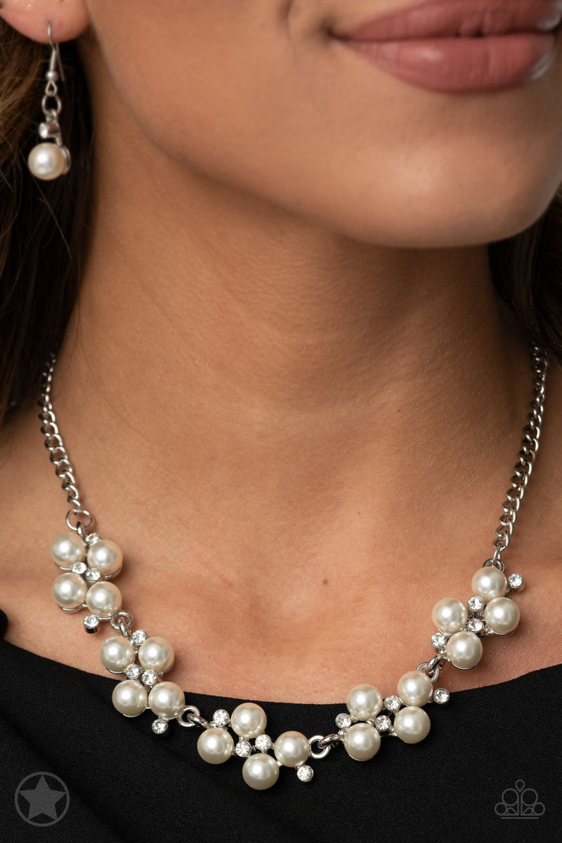 White pearl deals paparazzi necklace